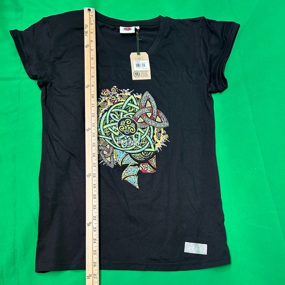 NWT Irish Celtic Motif 100% Cotton V-neck Women’s T-shirt. Color Black. Size XL. - Picture 8 of 8